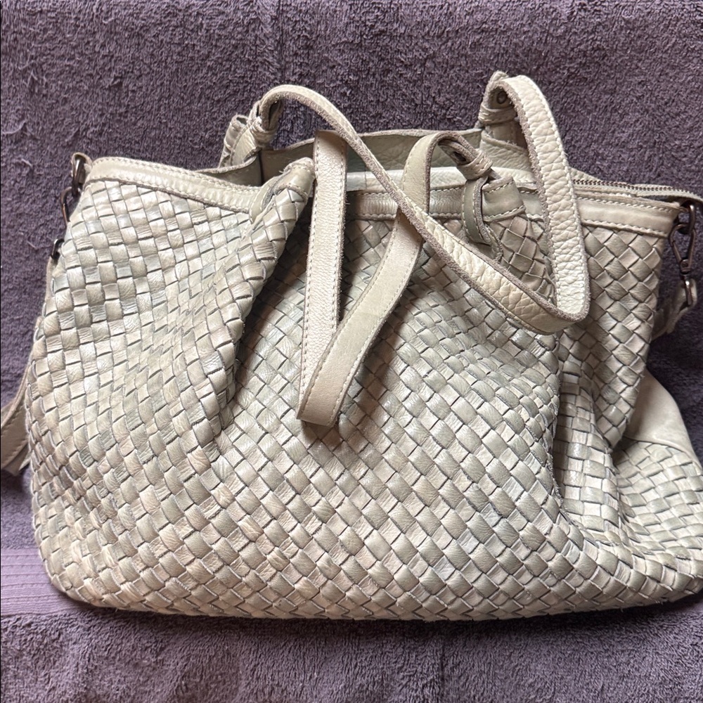 Chic Cream Woven Shoulder Bag this bag is pale green not cream - Picture 3 of 9